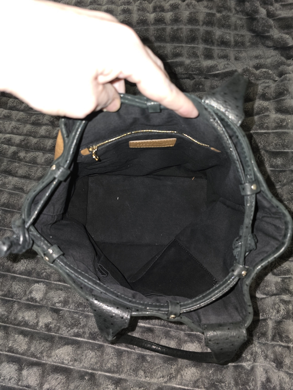 See By Chloe Luggage Tan Pebbled Leather Drawstring Tote. EUC - Picture 7 of 15